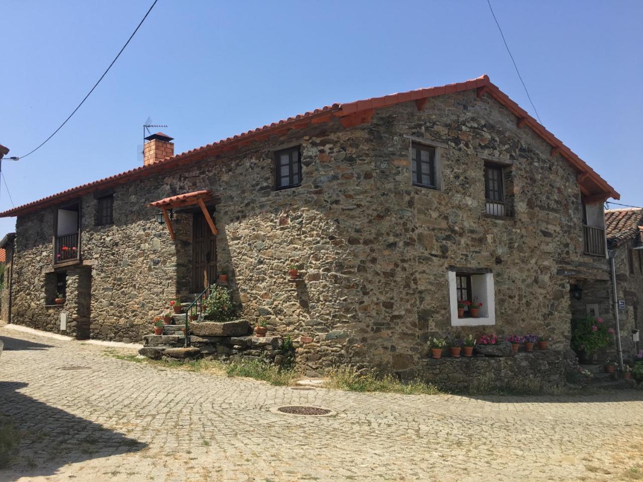 바라간카 Casa Da Bica Gondesende 게스트하우스 외부 사진